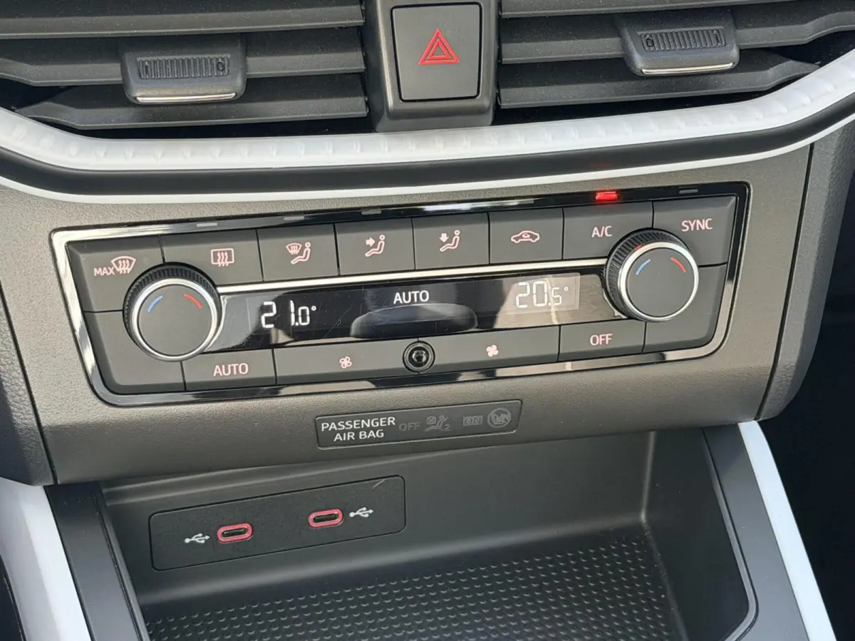 1.0 TSI Style Business Connect | Nieuw Model | Apple Carplay | Led | Dealer Onderhouden
