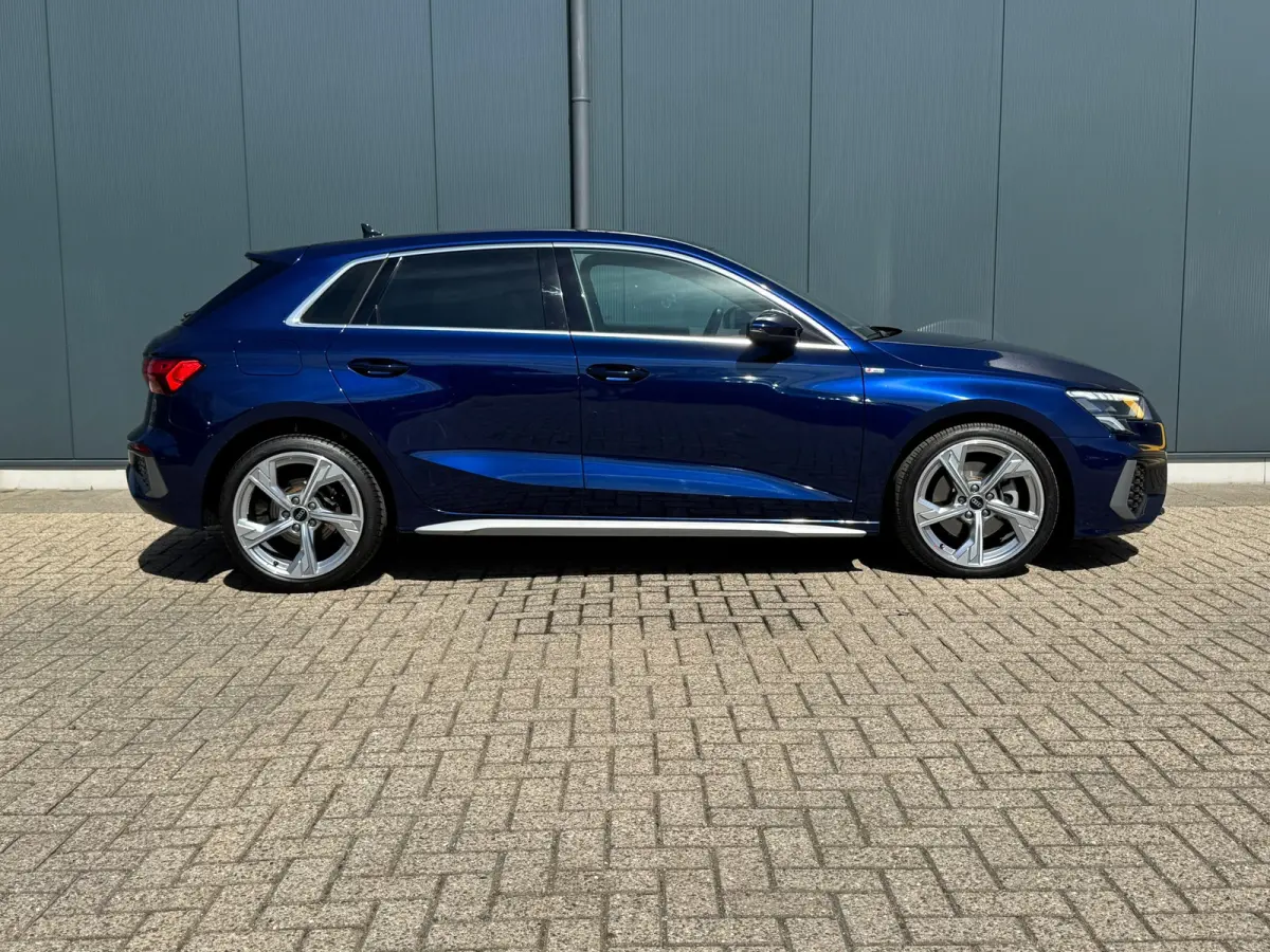 30 TFSI S-line edition AUTOMAAT * Navigatie * Parkeersensoren * Audi Sound *