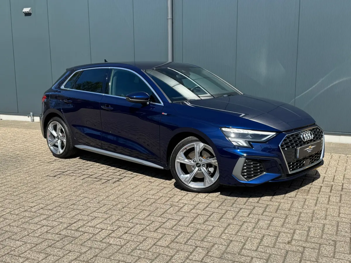 30 TFSI S-line edition AUTOMAAT * Navigatie * Parkeersensoren * Audi Sound *