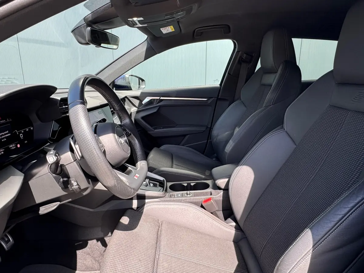30 TFSI S-line edition AUTOMAAT * Navigatie * Parkeersensoren * Audi Sound *