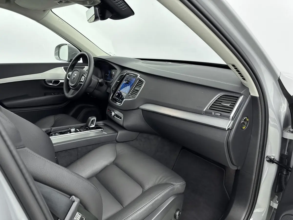 2.0 T8 Recharge AWD Core Bright | Trekhaak | BLIS | PDC V+A en Camera | Lederen bekleding | Stoel + Stuurverwarming |