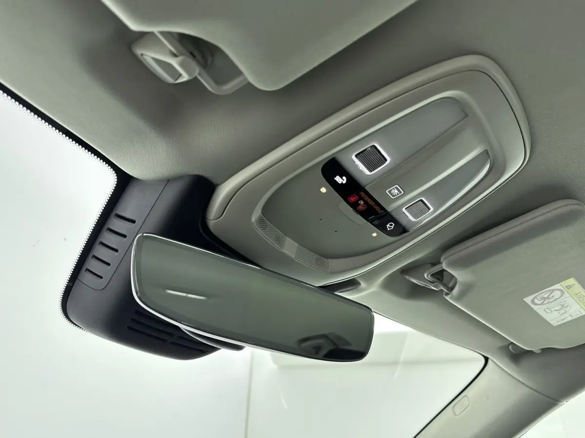 2.0 T8 Recharge AWD Core Bright | Trekhaak | BLIS | PDC V+A en Camera | Lederen bekleding | Stoel + Stuurverwarming |