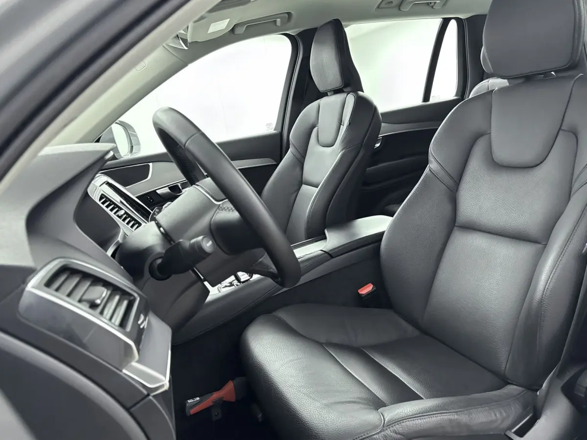 2.0 T8 Recharge AWD Core Bright | Trekhaak | BLIS | PDC V+A en Camera | Lederen bekleding | Stoel + Stuurverwarming |