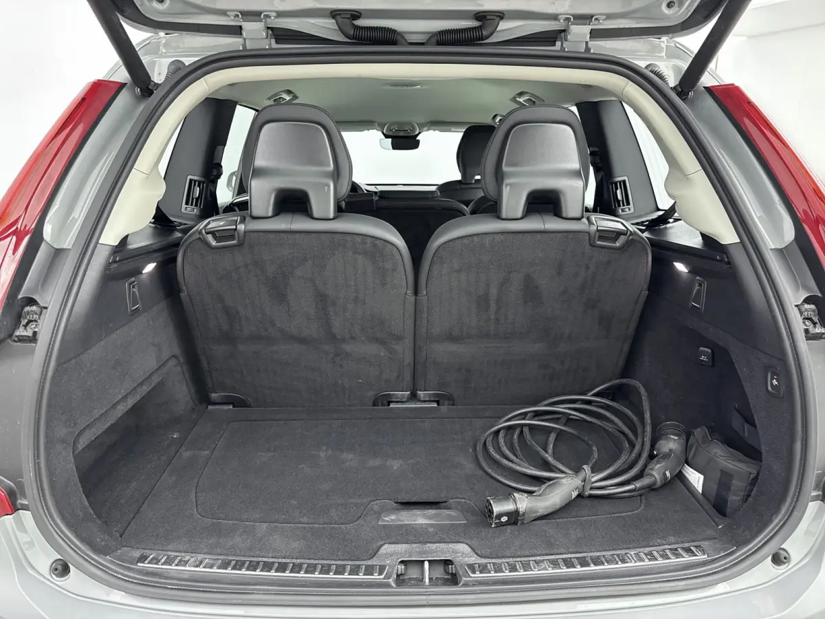 2.0 T8 Recharge AWD Core Bright | Trekhaak | BLIS | PDC V+A en Camera | Lederen bekleding | Stoel + Stuurverwarming |