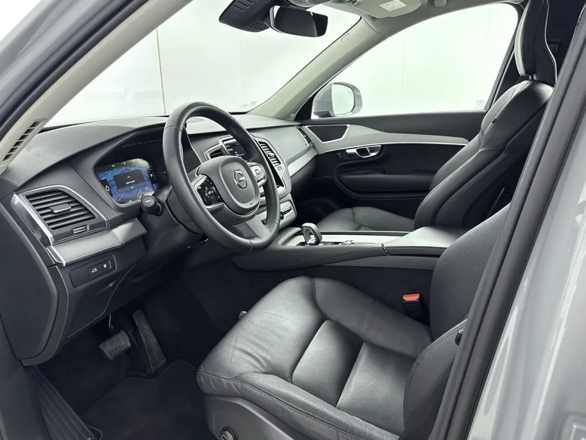 2.0 T8 Recharge AWD Core Bright | Trekhaak | BLIS | PDC V+A en Camera | Lederen bekleding | Stoel + Stuurverwarming |
