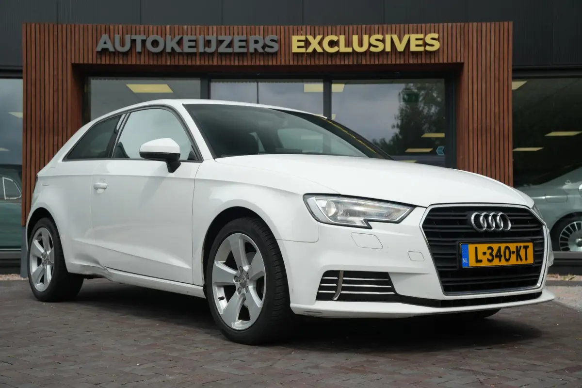 1.0 TFSI Sport Edition B&O Premium Audio Virtual Dash Clima CarPlay