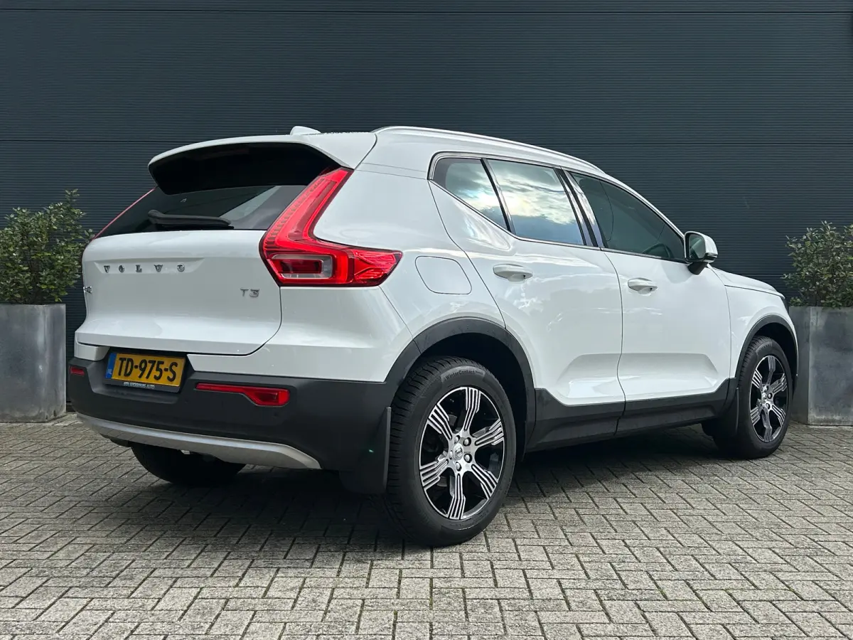 1.5 T3 Momentum | Camera | Cruise Control | Navigatie | Lane Assist | Spiegels dimmend |