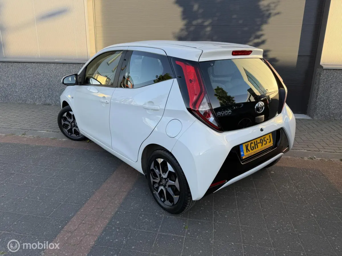 1.0 VVT-i Carplay |Airco |Dealer Onderhouden