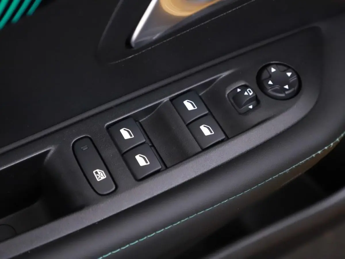 1.2T 100pk Allure Pack Camera/Nav/Ecc/CarPlay/ Keyless/H.Leder/