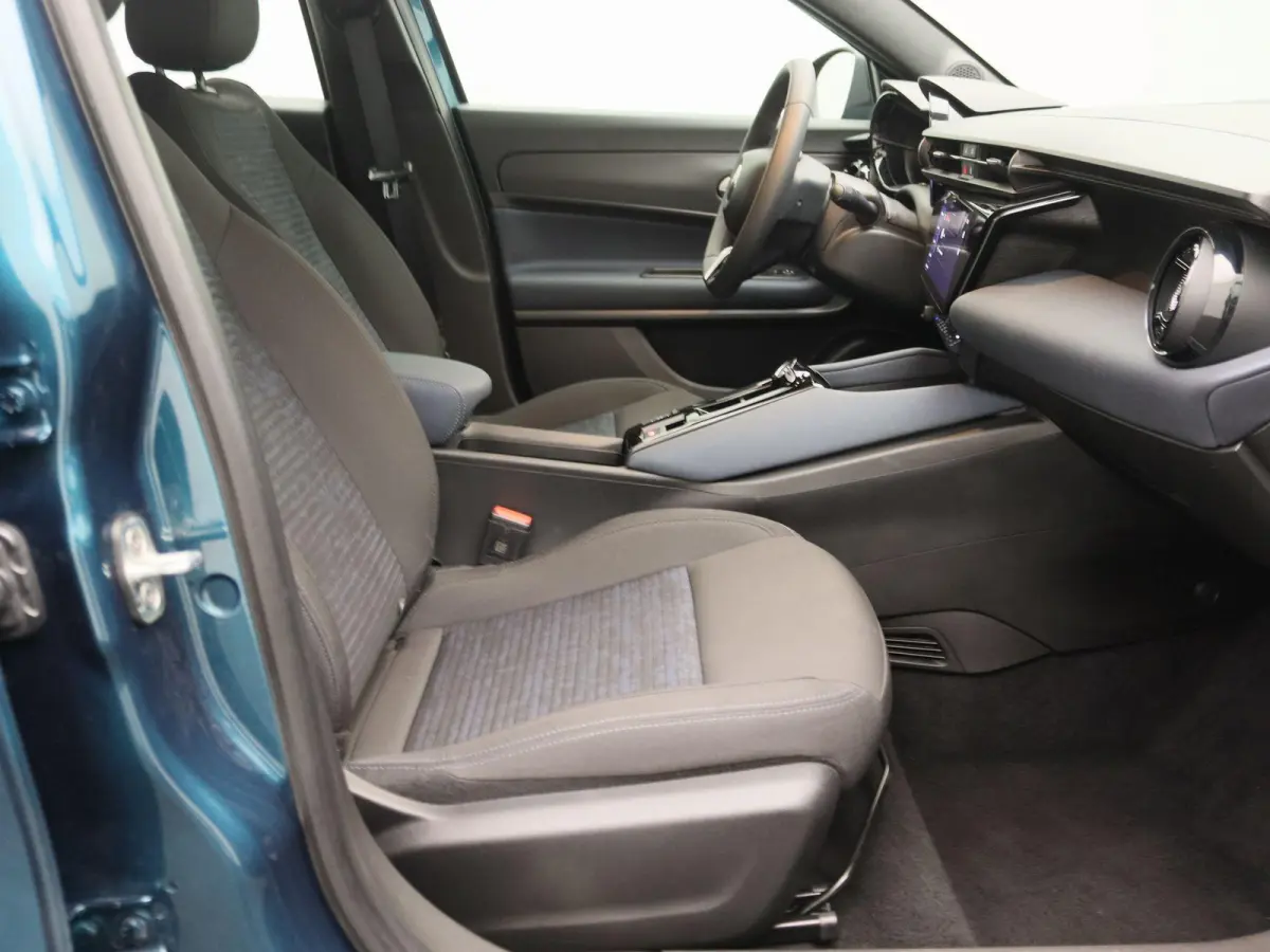 Elettrica 54 kWh | Apple Carplay/Android Auto | Climate control | 18" Lichtmetalen velgen | Parkeersensoren