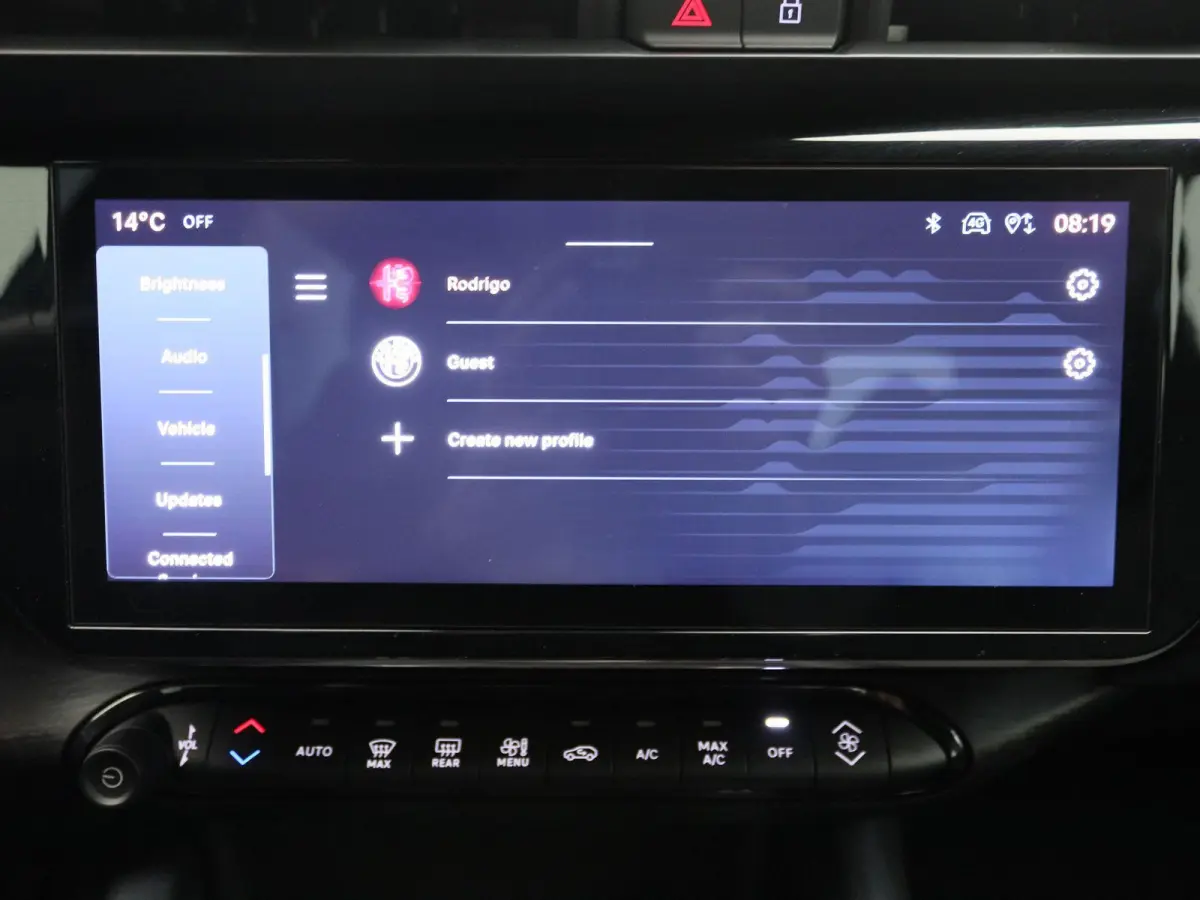 Elettrica 54 kWh | Apple Carplay/Android Auto | Climate control | 18" Lichtmetalen velgen | Parkeersensoren