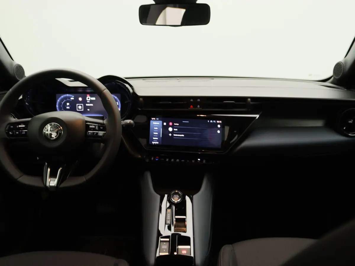 Elettrica 54 kWh | Apple Carplay/Android Auto | Climate control | 18" Lichtmetalen velgen | Parkeersensoren