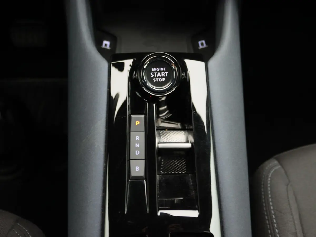 Elettrica 54 kWh | Apple Carplay/Android Auto | Climate control | 18" Lichtmetalen velgen | Parkeersensoren