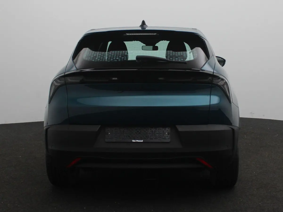 Elettrica 54 kWh | Apple Carplay/Android Auto | Climate control | 18" Lichtmetalen velgen | Parkeersensoren