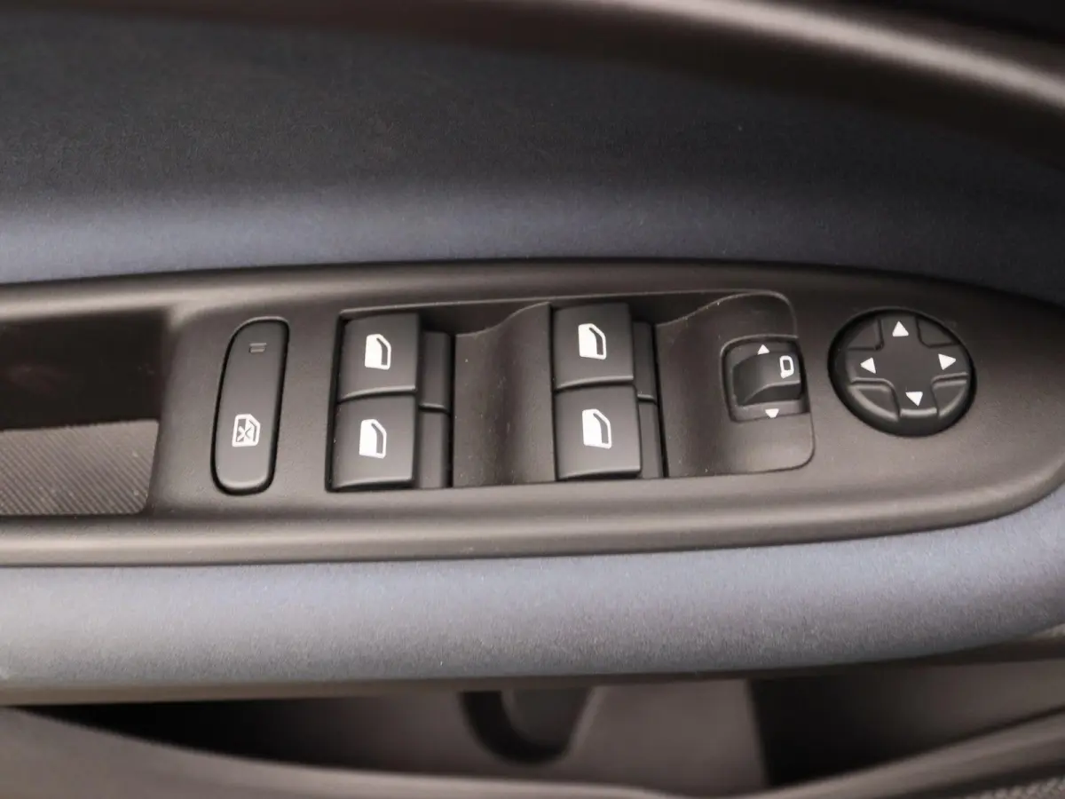 Elettrica 54 kWh | Apple Carplay/Android Auto | Climate control | 18" Lichtmetalen velgen | Parkeersensoren