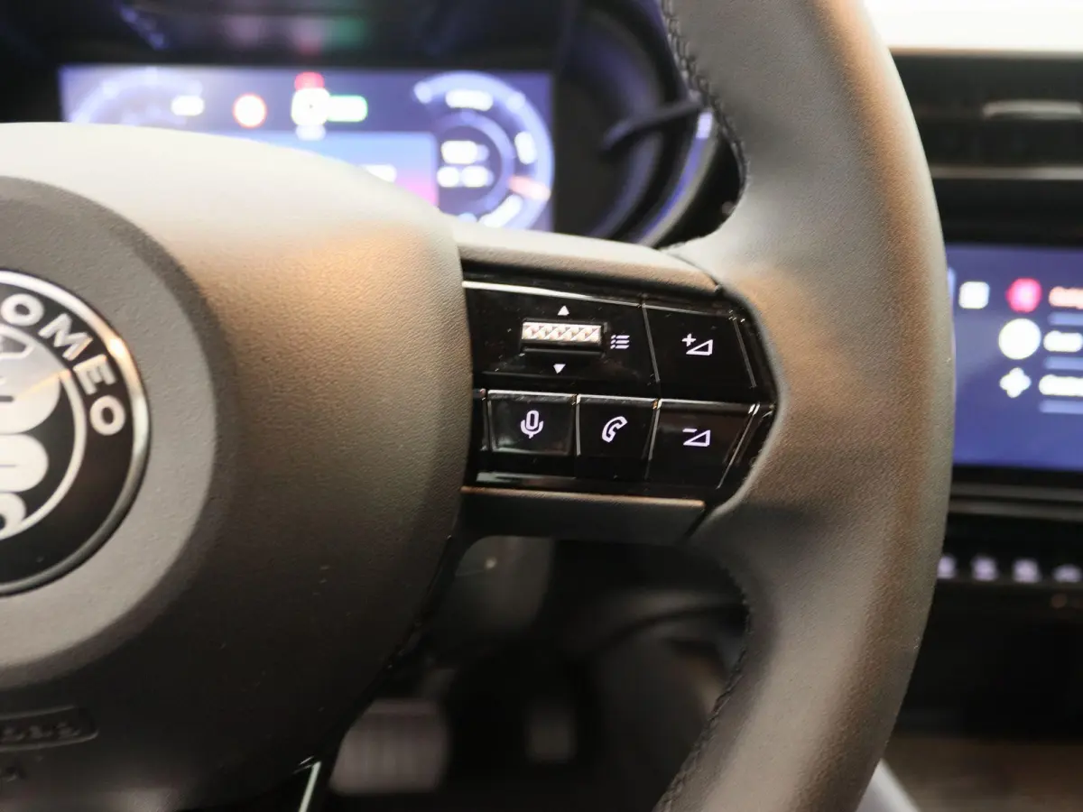 Elettrica 54 kWh | Apple Carplay/Android Auto | Climate control | 18" Lichtmetalen velgen | Parkeersensoren