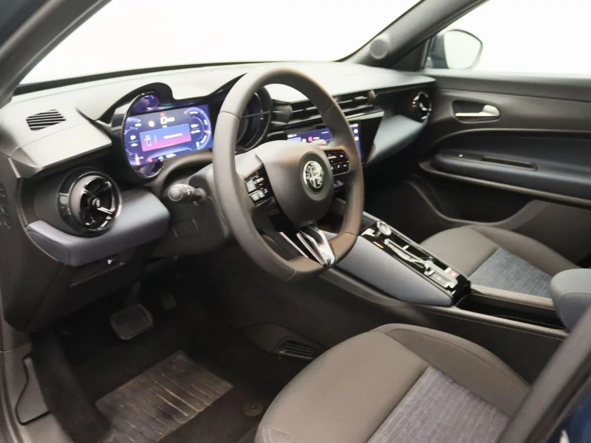 Elettrica 54 kWh | Apple Carplay/Android Auto | Climate control | 18" Lichtmetalen velgen | Parkeersensoren