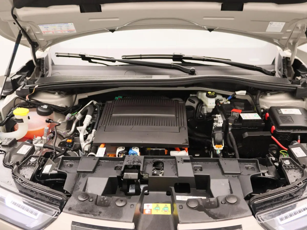 Elettrica 54 kWh | Apple Carplay/Android Auto | Climate control | 18" Lichtmetalen velgen | Parkeersensoren