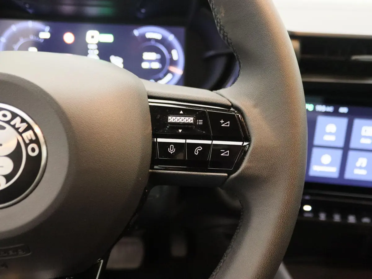 Elettrica 54 kWh | Apple Carplay/Android Auto | Climate control | 18" Lichtmetalen velgen | Parkeersensoren