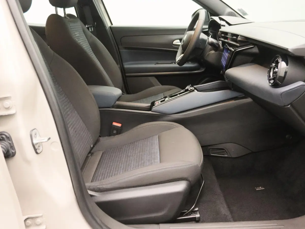 Elettrica 54 kWh | Apple Carplay/Android Auto | Climate control | 18" Lichtmetalen velgen | Parkeersensoren