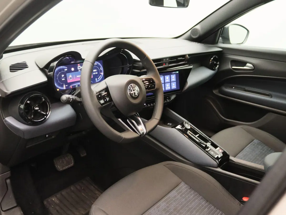 Elettrica 54 kWh | Apple Carplay/Android Auto | Climate control | 18" Lichtmetalen velgen | Parkeersensoren
