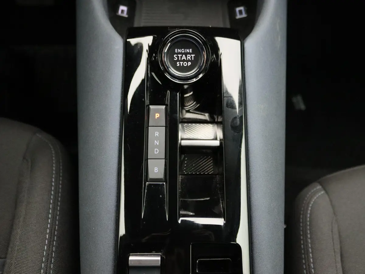Elettrica 54 kWh | Apple Carplay/Android Auto | Climate control | 18" Lichtmetalen velgen | Parkeersensoren