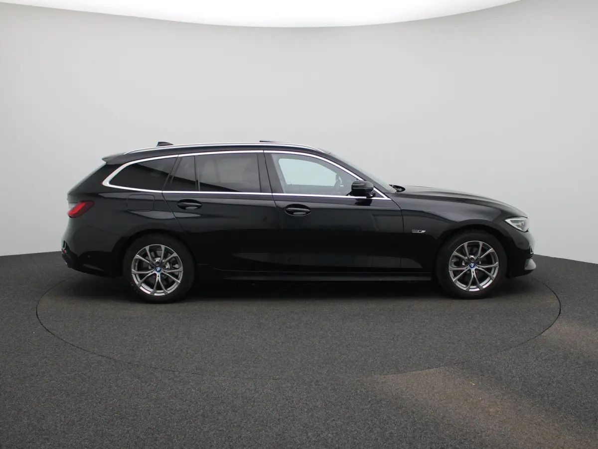 320e Business Edition Plus | Automaat | LMV | Navigatie | Schuifdak | Stoel verwarming | Virtual cockpit | Leder | Parkeer sensoren | Elec. achterklep | Virtual cockpit | Camera | Climate co