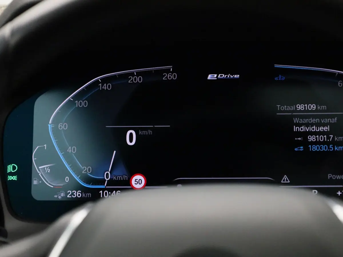 320e Business Edition Plus | Automaat | LMV | Navigatie | Schuifdak | Stoel verwarming | Virtual cockpit | Leder | Parkeer sensoren | Elec. achterklep | Virtual cockpit | Camera | Climate co