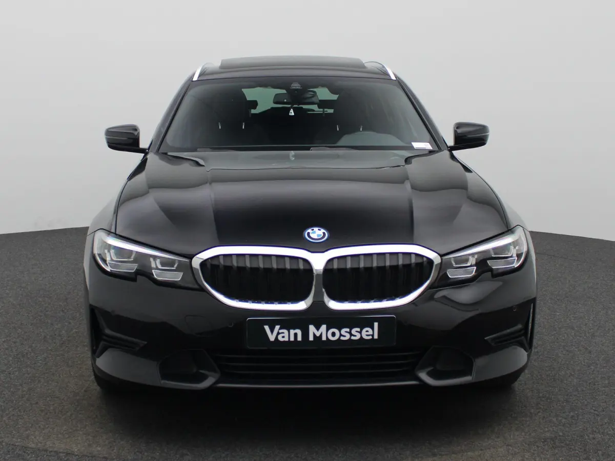 320e Business Edition Plus | Automaat | LMV | Navigatie | Schuifdak | Stoel verwarming | Virtual cockpit | Leder | Parkeer sensoren | Elec. achterklep | Virtual cockpit | Camera | Climate co