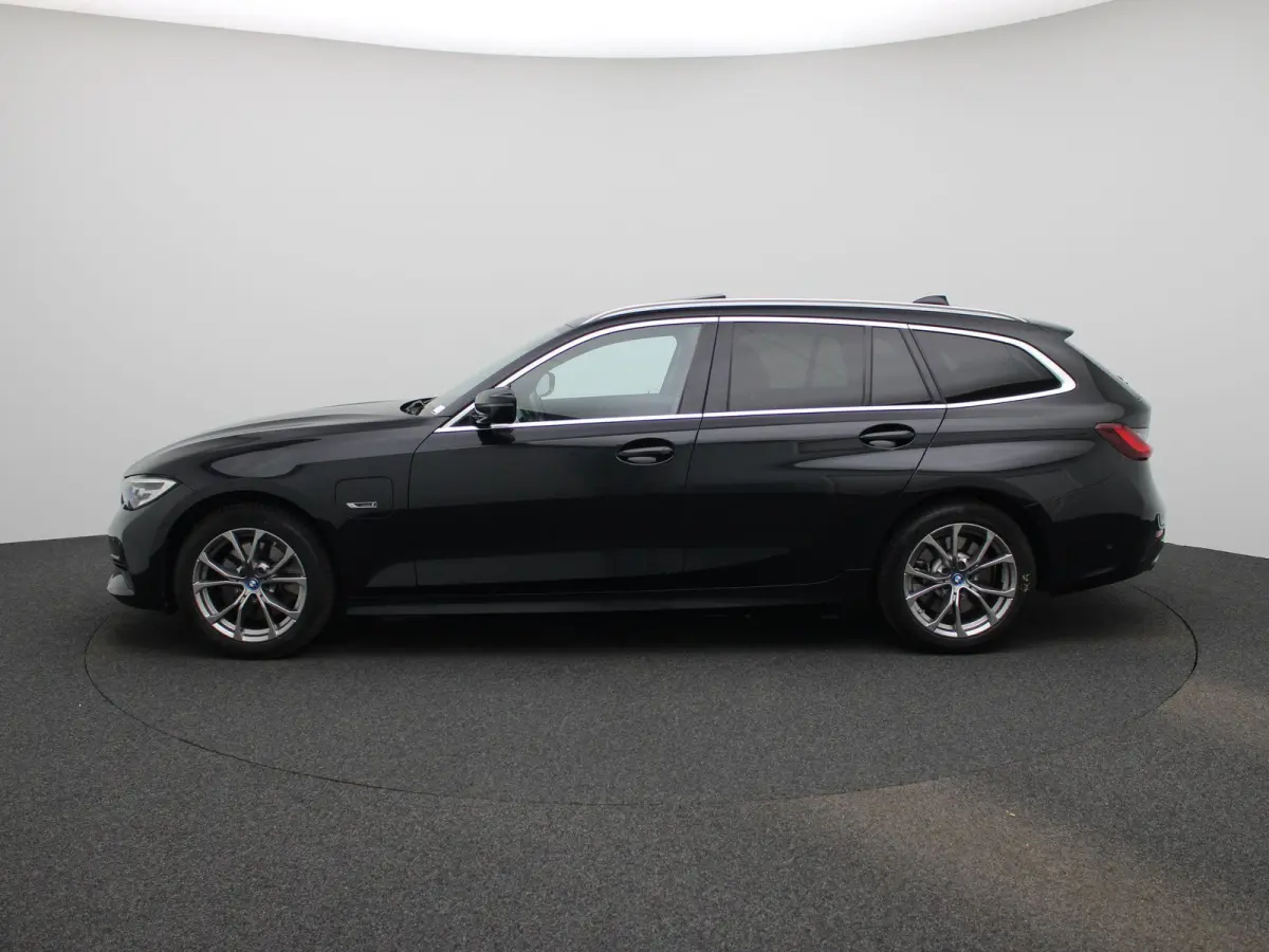 320e Business Edition Plus | Automaat | LMV | Navigatie | Schuifdak | Stoel verwarming | Virtual cockpit | Leder | Parkeer sensoren | Elec. achterklep | Virtual cockpit | Camera | Climate co