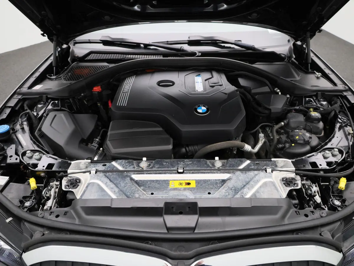 320e Business Edition Plus | Automaat | LMV | Navigatie | Schuifdak | Stoel verwarming | Virtual cockpit | Leder | Parkeer sensoren | Elec. achterklep | Virtual cockpit | Camera | Climate co