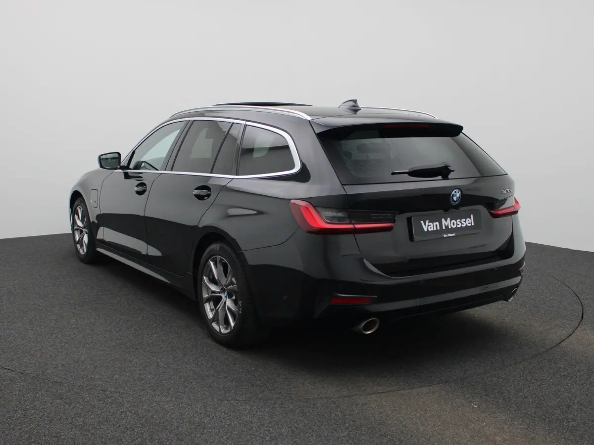 320e Business Edition Plus | Automaat | LMV | Navigatie | Schuifdak | Stoel verwarming | Virtual cockpit | Leder | Parkeer sensoren | Elec. achterklep | Virtual cockpit | Camera | Climate co