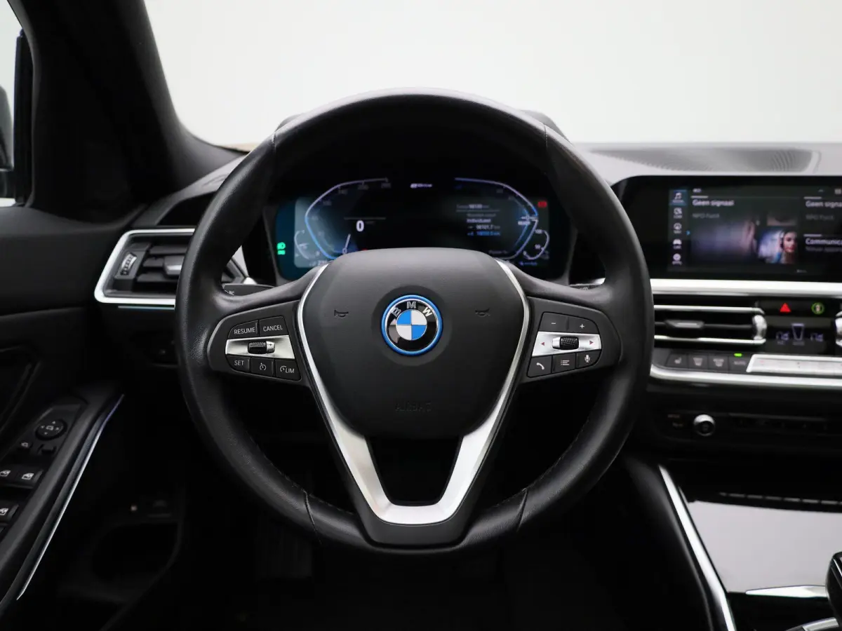 320e Business Edition Plus | Automaat | LMV | Navigatie | Schuifdak | Stoel verwarming | Virtual cockpit | Leder | Parkeer sensoren | Elec. achterklep | Virtual cockpit | Camera | Climate co