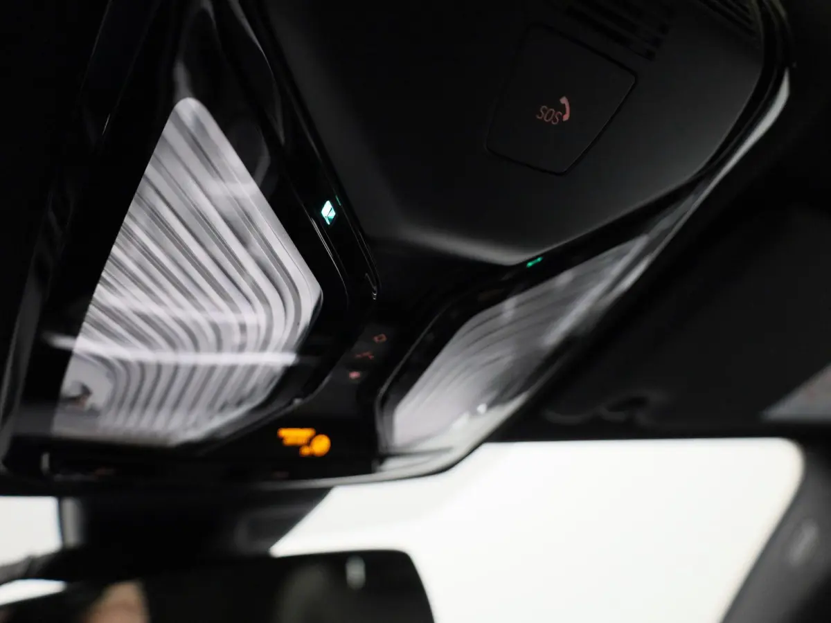 320e Business Edition Plus | Automaat | LMV | Navigatie | Schuifdak | Stoel verwarming | Virtual cockpit | Leder | Parkeer sensoren | Elec. achterklep | Virtual cockpit | Camera | Climate co