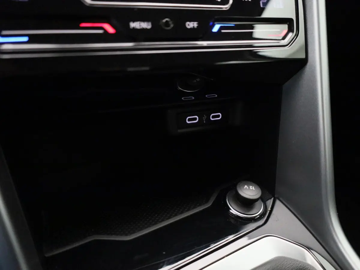1.5 TSI Life Business 150 PK| Parkeersensoren | Apple Carplay | Android Auto | Stoelverwarming | Climatronic | Trekhaak | Park Assist