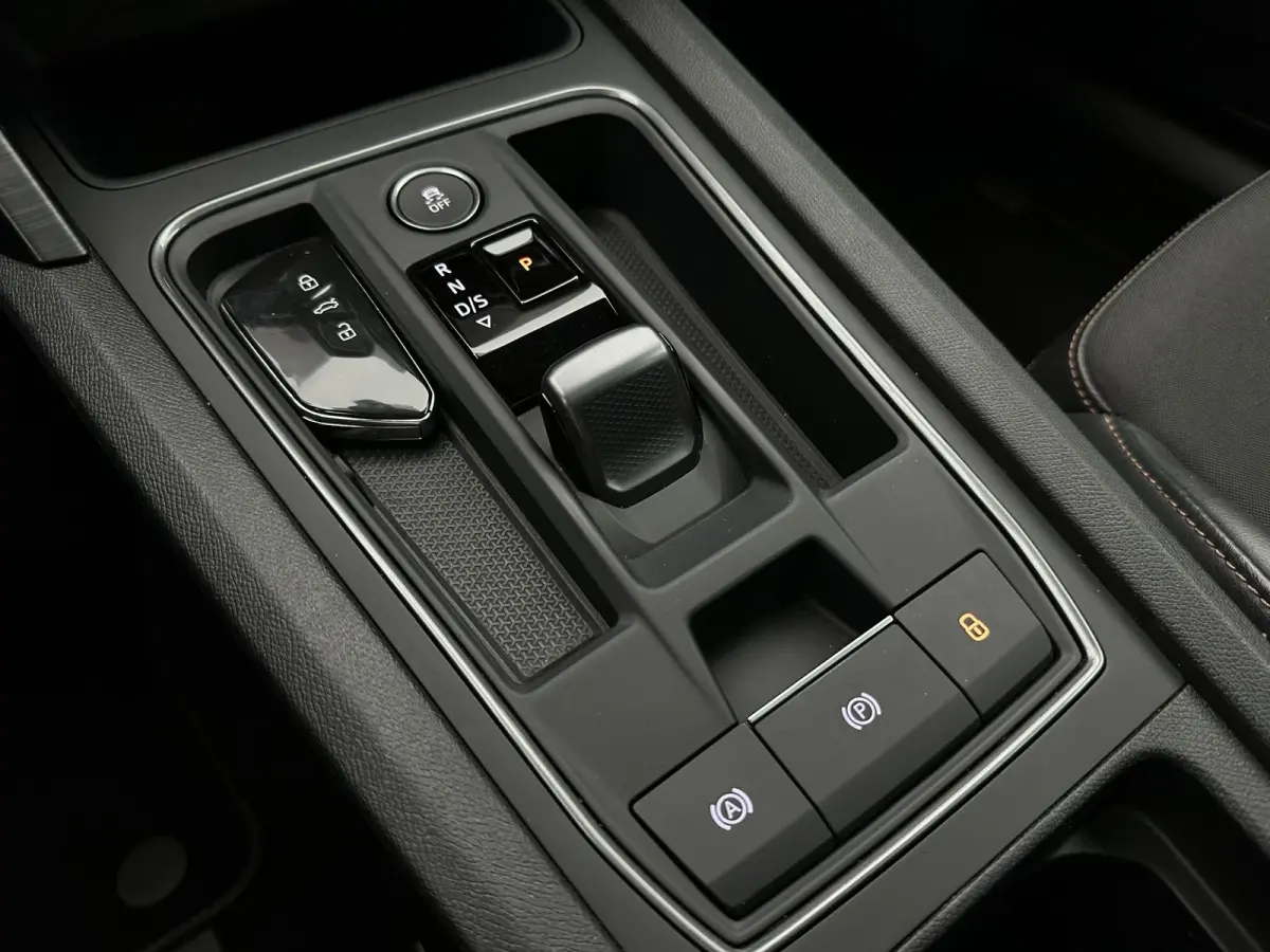 2.0 TSI 4DRIVE |  Beats| Dak| Kuipstoelen