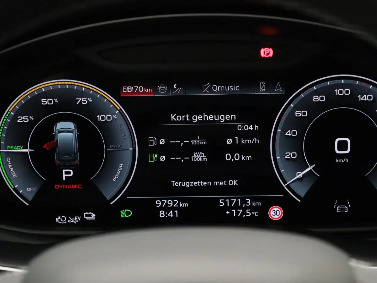 60 TFSI e quattro Pro Line S Competition 490 PK l Adaptive cruise control + emergency ass. l Luchtvering l Glazen panoramadak l Vierwielbesturing l 360 graden camera l Head-up display l Elek