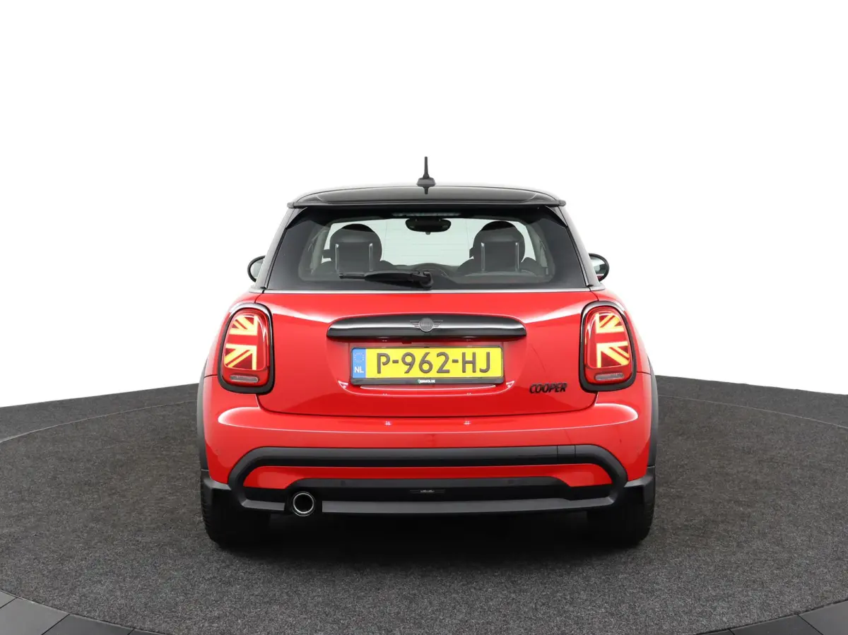 1.5 Business Edition | Groot Navi | CarPlay | Sportstoelen | 38.241 km |