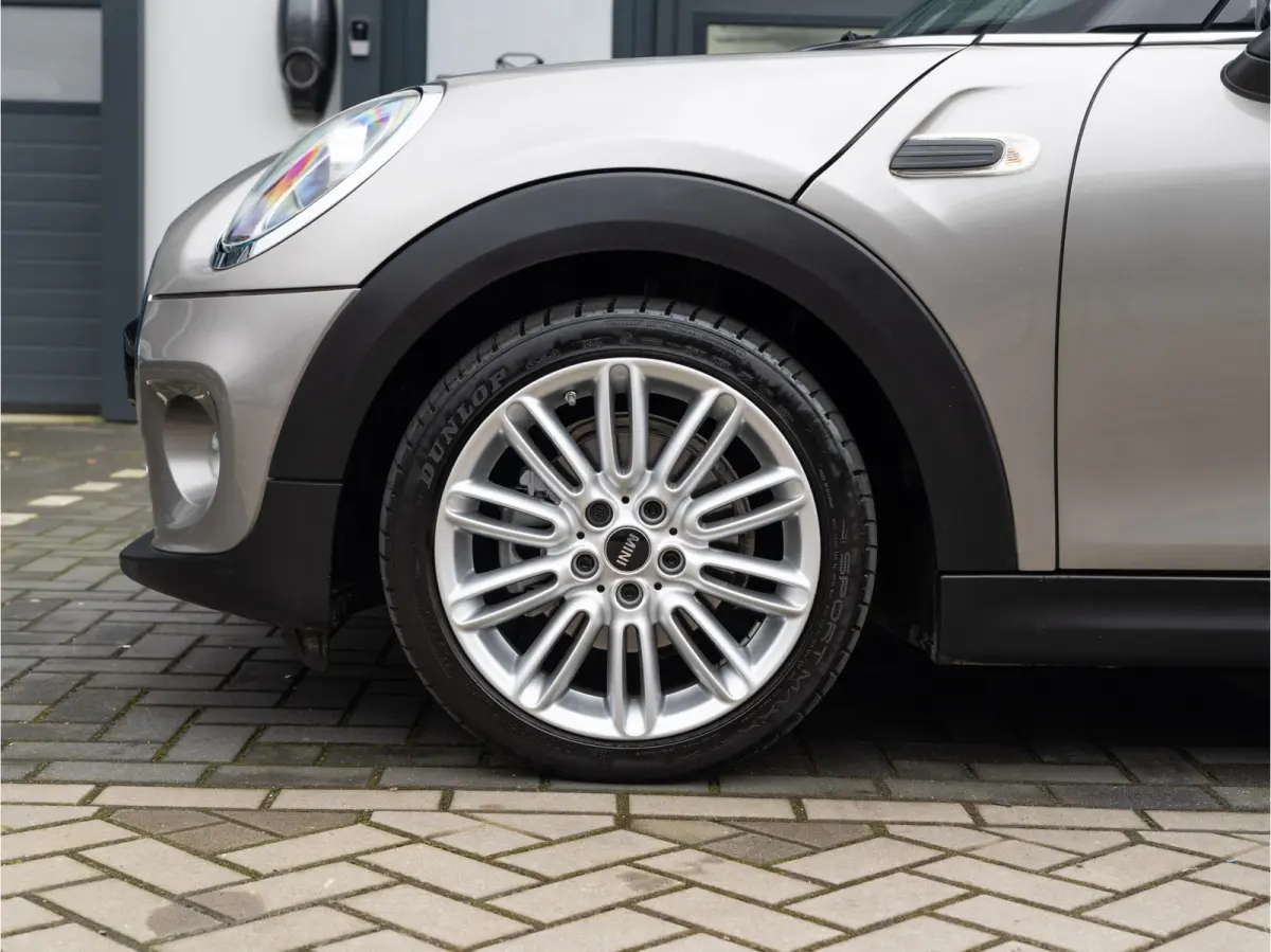 Mini 1.5 Chili AUTOMAAT, CHESTER LEDER, SPORTSTOELEN, CARPLAY, STOELVERWARMING, 2020 model