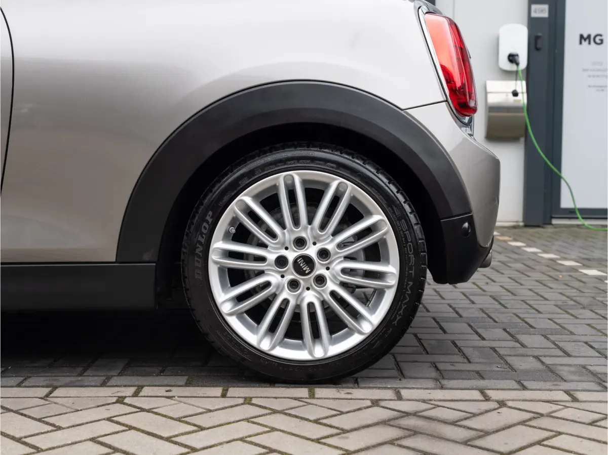 Mini 1.5 Chili AUTOMAAT, CHESTER LEDER, SPORTSTOELEN, CARPLAY, STOELVERWARMING, 2020 model