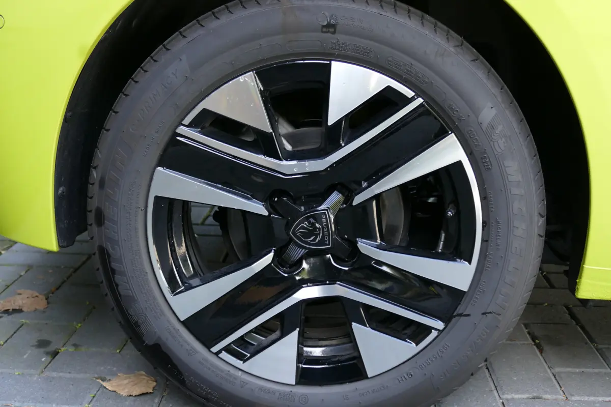 Allure | Elektrische parkeerrem | Extra getinte achterste zijruiten en achterruit | Extra getinte achterste zijruiten en achterruit