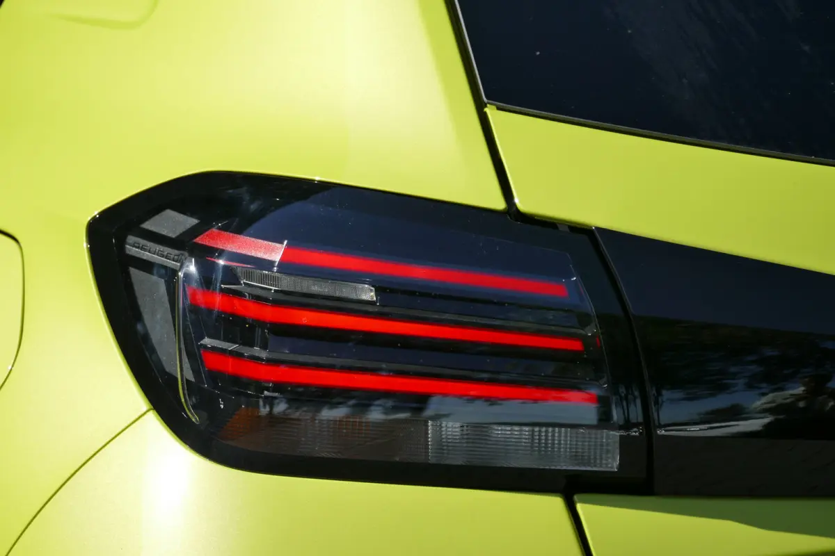 Allure | Elektrische parkeerrem | Extra getinte achterste zijruiten en achterruit | Extra getinte achterste zijruiten en achterruit