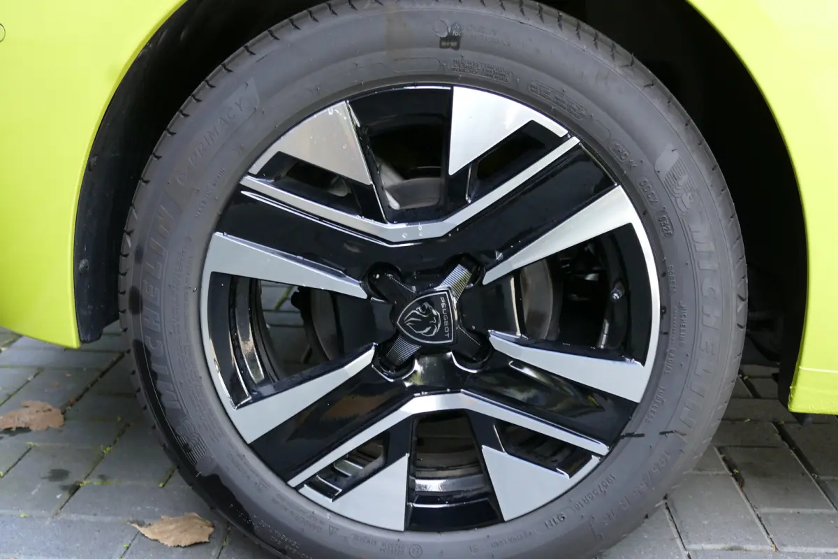 Allure | Elektrische parkeerrem | Extra getinte achterste zijruiten en achterruit | Extra getinte achterste zijruiten en achterruit