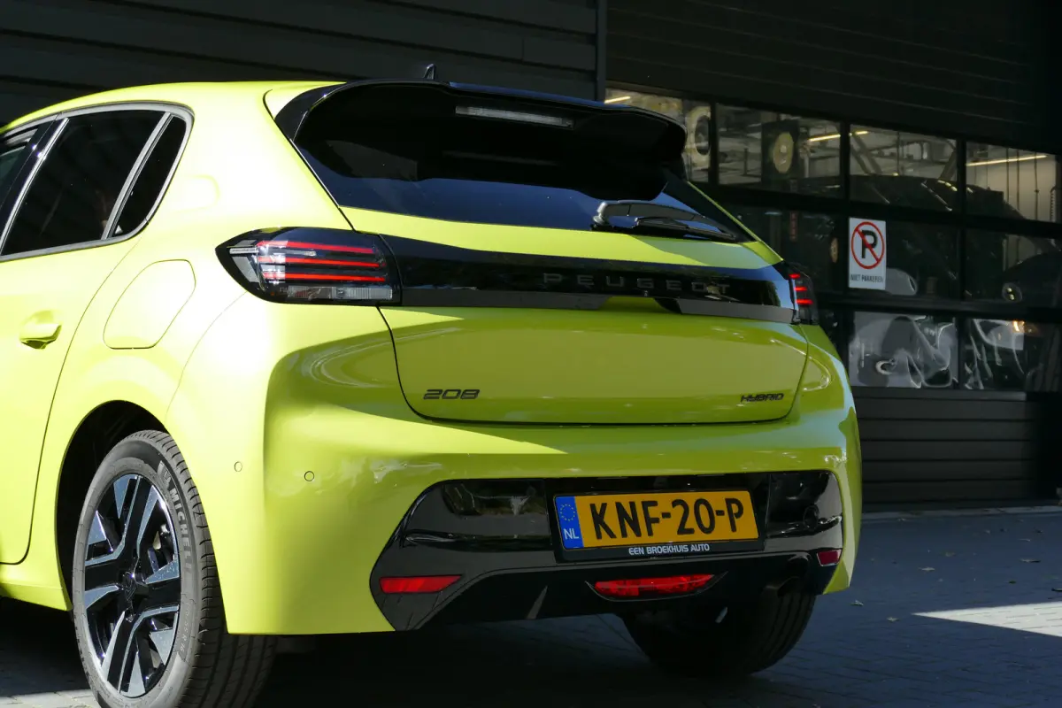 Allure | Elektrische parkeerrem | Extra getinte achterste zijruiten en achterruit | Extra getinte achterste zijruiten en achterruit