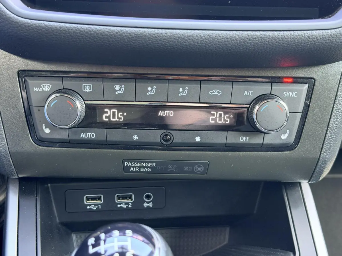 1.5 TSI EVO FR Business Intense Plus | Stoelverwarming | Led | Navi | Camera | 4-Cilinder