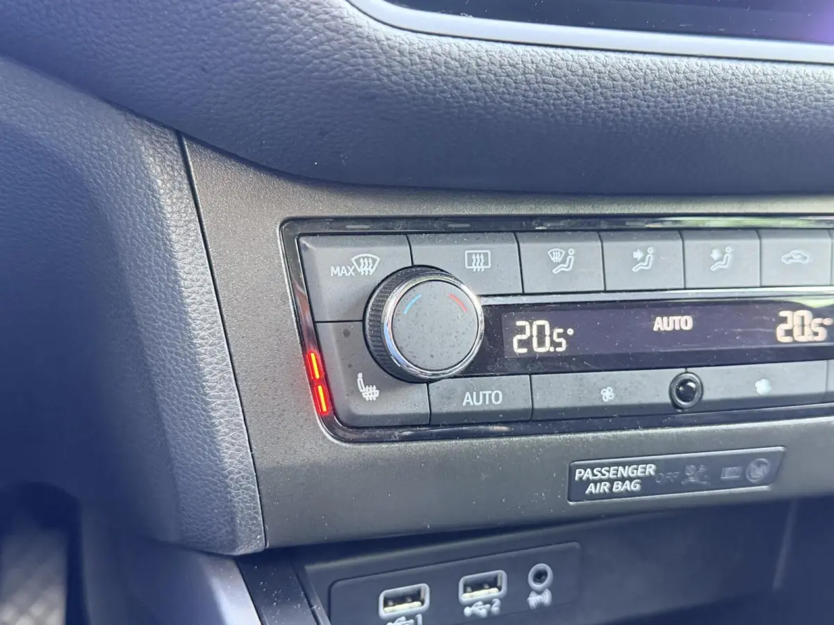 1.5 TSI EVO FR Business Intense Plus | Stoelverwarming | Led | Navi | Camera | 4-Cilinder