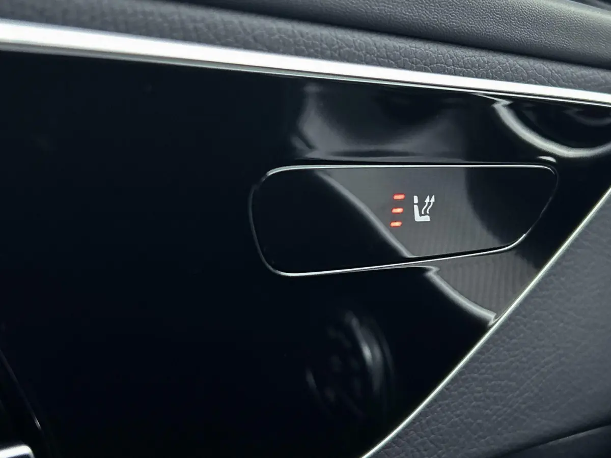 180 AMG Line | Automaat | Navigatie | Apple Carplay / Android Auto | Alcantara | Camera | Virtual Cockpit | Stoelverwarming | Cruise Control | Lichtmetalen AMG Velgen | Lage km stand
