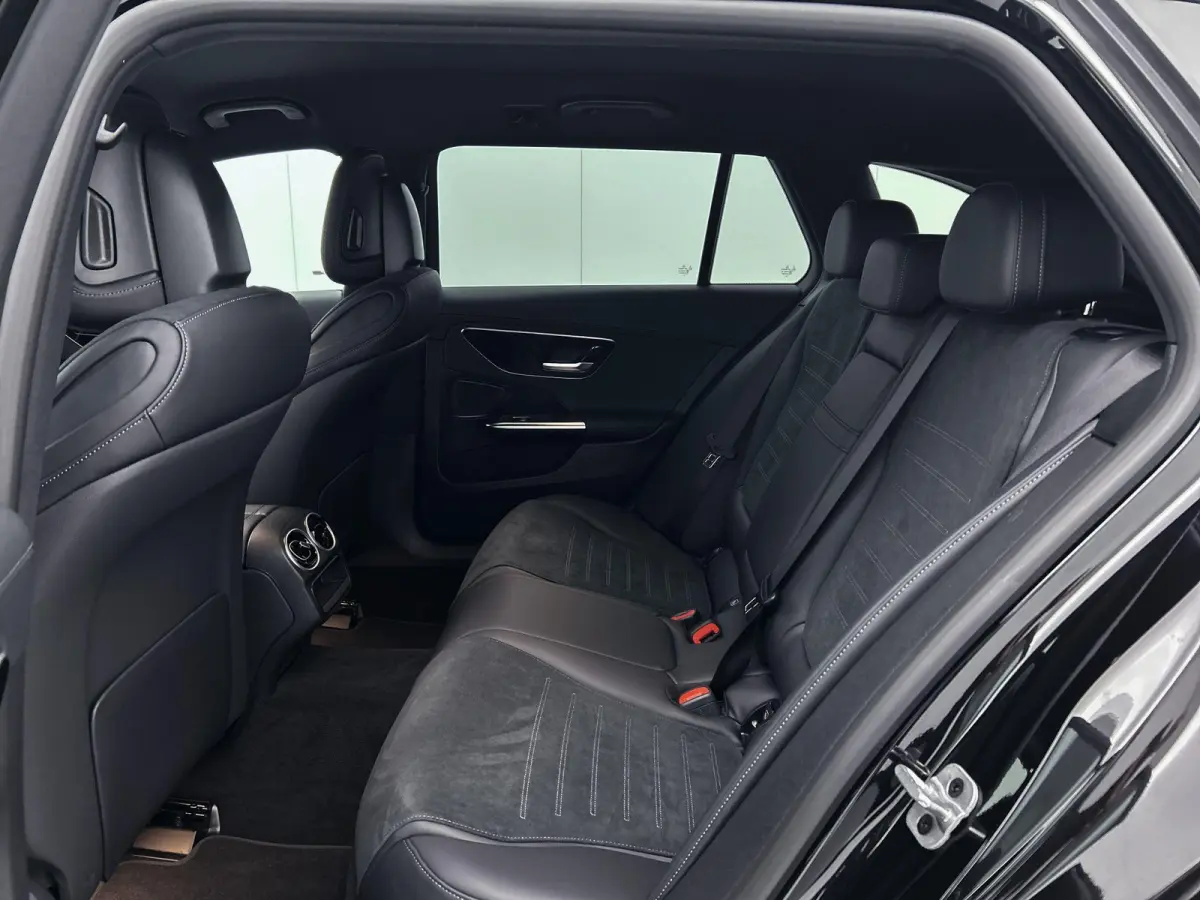 180 AMG Line | Automaat | Navigatie | Apple Carplay / Android Auto | Alcantara | Camera | Virtual Cockpit | Stoelverwarming | Cruise Control | Lichtmetalen AMG Velgen | Lage km stand