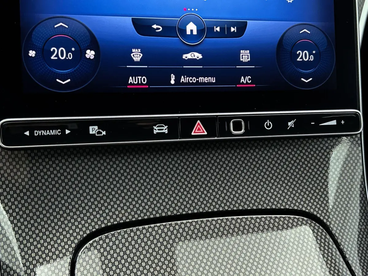 180 AMG Line | Automaat | Navigatie | Apple Carplay / Android Auto | Alcantara | Camera | Virtual Cockpit | Stoelverwarming | Cruise Control | Lichtmetalen AMG Velgen | Lage km stand