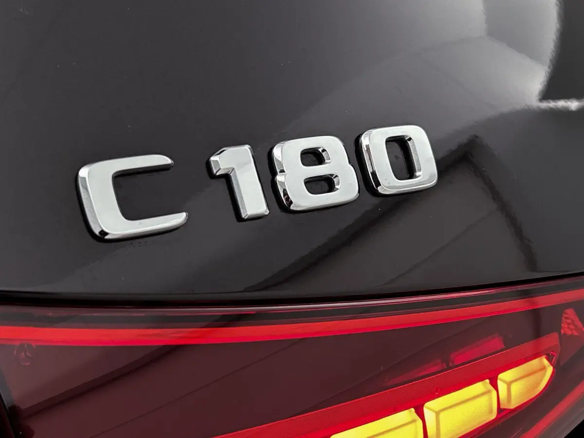 180 AMG Line | Automaat | Navigatie | Apple Carplay / Android Auto | Alcantara | Camera | Virtual Cockpit | Stoelverwarming | Cruise Control | Lichtmetalen AMG Velgen | Lage km stand